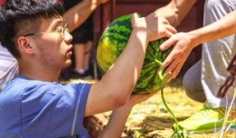 吃瓜体院男寝,吃瓜群众揭秘校园里的“瓜田”趣事