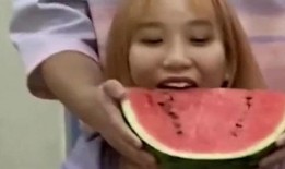 吃瓜网情侣,甜蜜互动，揭秘明星爱情故事