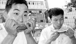 给我看看吃瓜比赛的视频,一场别开生面的吃瓜比赛精彩瞬间