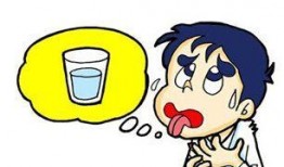 半夜口渴吃口瓜,瓜果消暑，甜蜜入梦