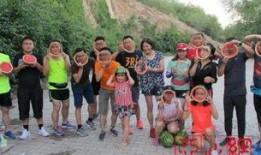 乌鲁木齐吃瓜图片