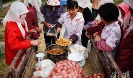 金乡情侣吃瓜,甜蜜瞬间引网友热议