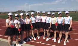 吃瓜群众排好队形,一场全民围观的热闹盛宴